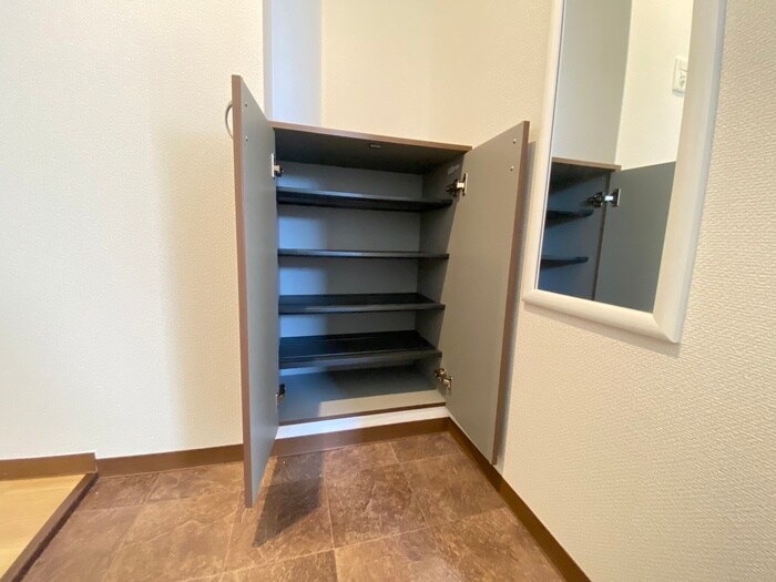物件内観写真18　(靴箱)