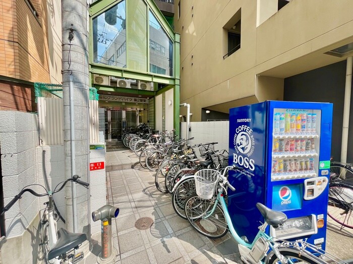 物件外観写真3　(駐輪場)