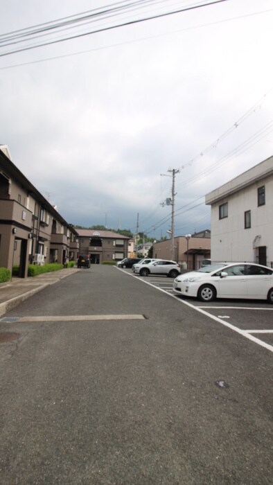 物件外観写真3　(駐車場)