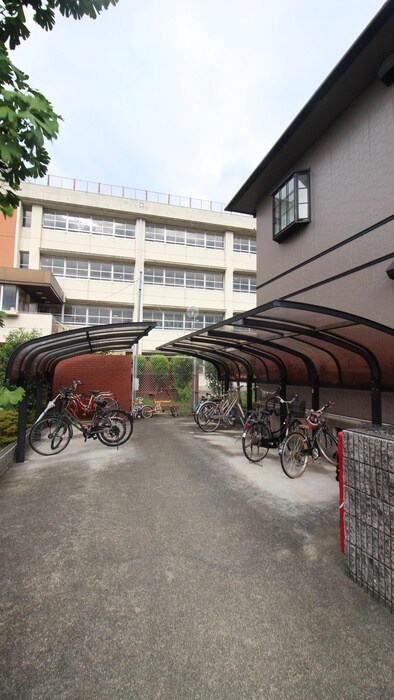 物件外観写真5　(駐輪場)