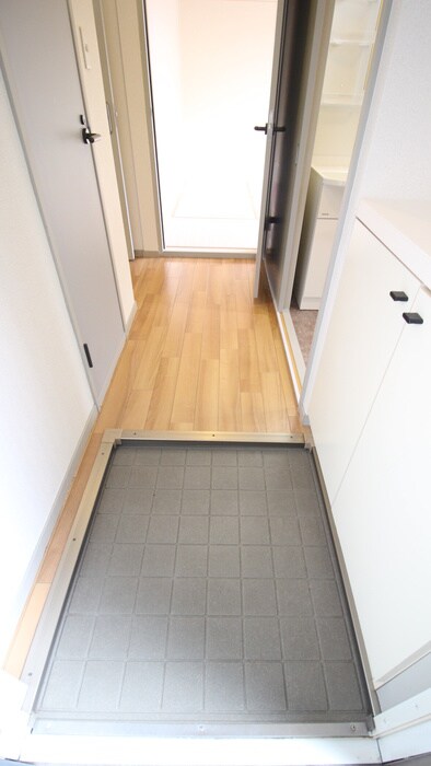 物件内観写真13　(玄関)