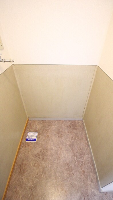 物件内観写真16　(洗濯機置場)