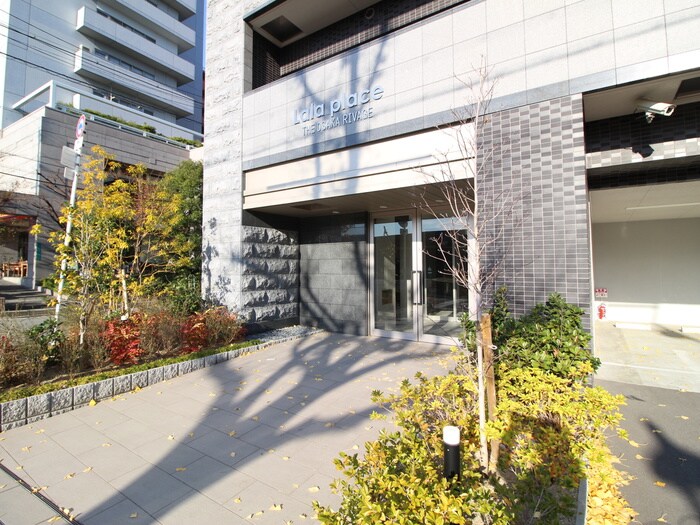 物件外観写真3　(エントランス部分)