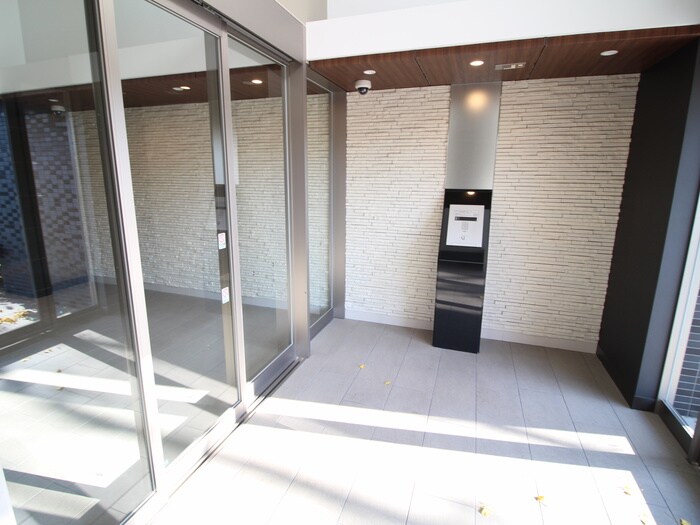 物件外観写真5　(エントランス部分)