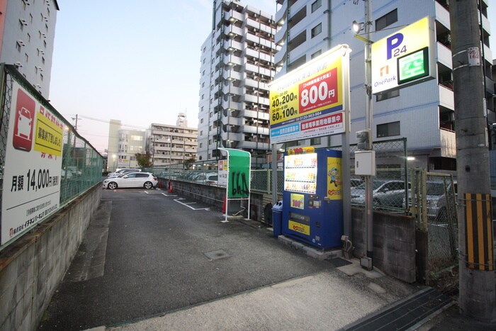 物件外観写真6　(駐車場)