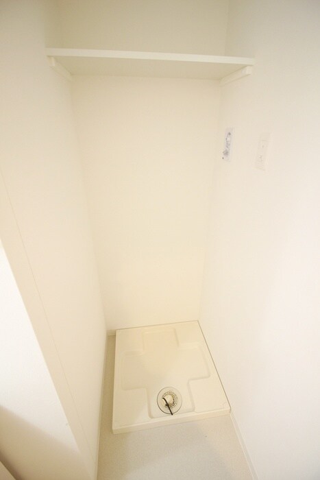 物件内観写真10　(洗濯機置場)