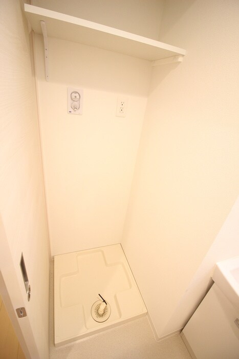 物件内観写真10　(洗濯機置場)