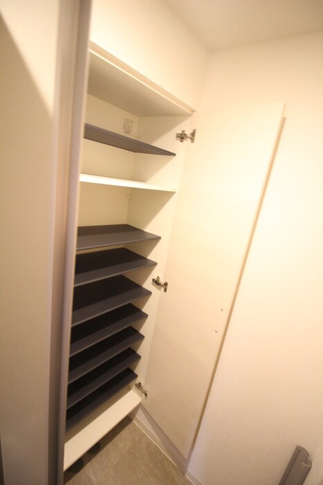 物件内観写真18　(靴箱)