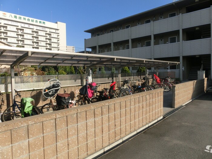 物件外観写真2　(駐輪場)