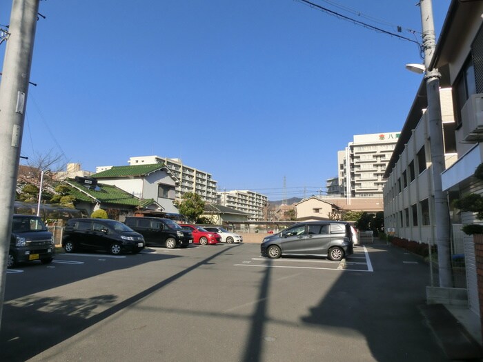 物件外観写真3　(駐車場)