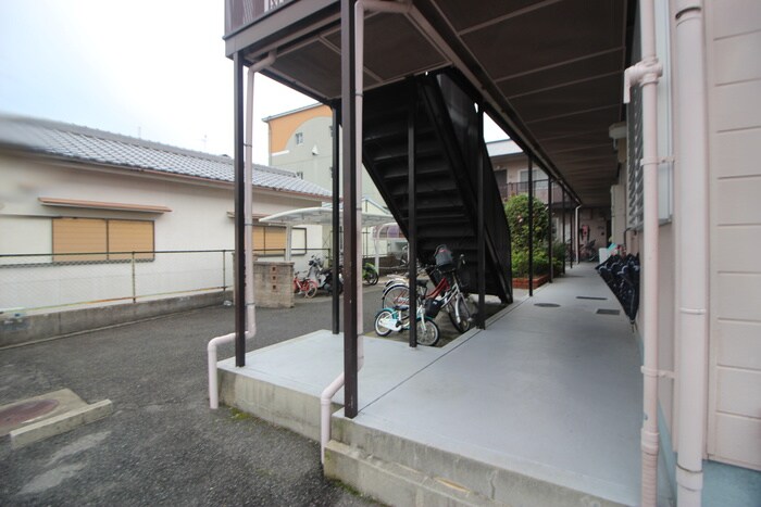 物件外観写真2　(エントランス部分)