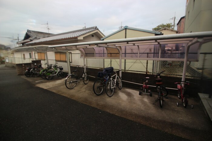 物件外観写真4　(駐輪場)