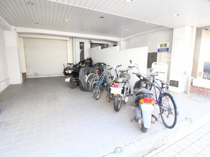 物件外観写真5　(駐輪場)