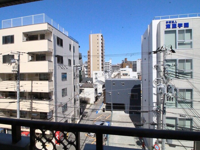 物件内観写真16　(室内からの展望)