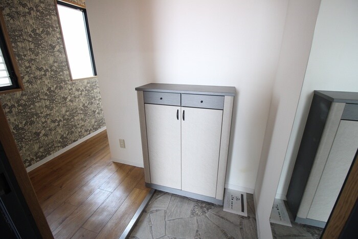 物件内観写真7　(玄関)