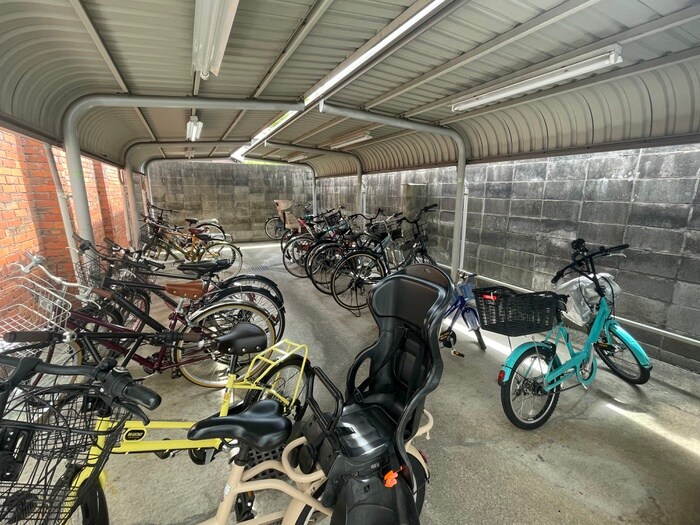 物件外観写真5　(駐輪場)