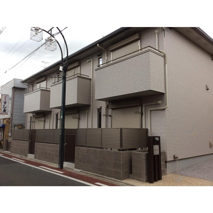 物件外観写真4　(エントランス部分)