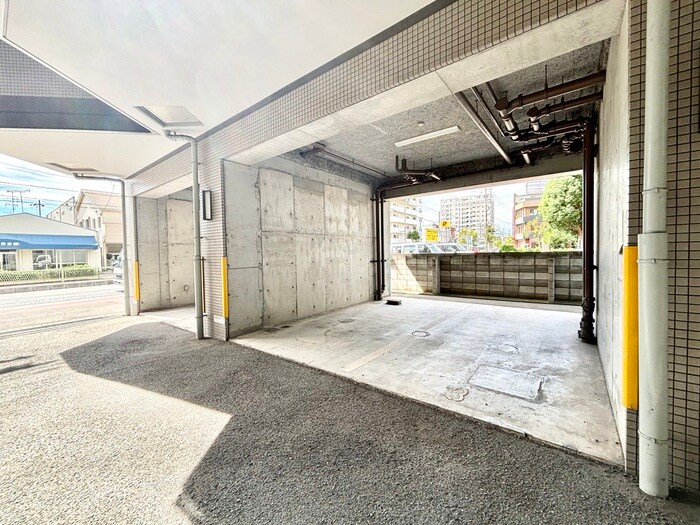 物件外観写真3　(駐車場)