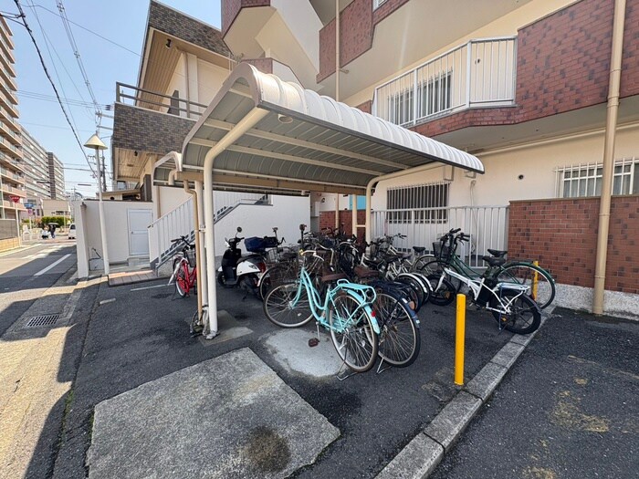 物件外観写真2　(駐輪場)