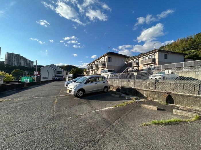 物件外観写真3　(駐車場)