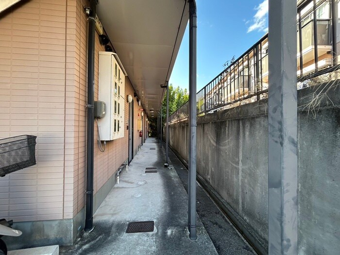 物件外観写真6　(エントランス部分)