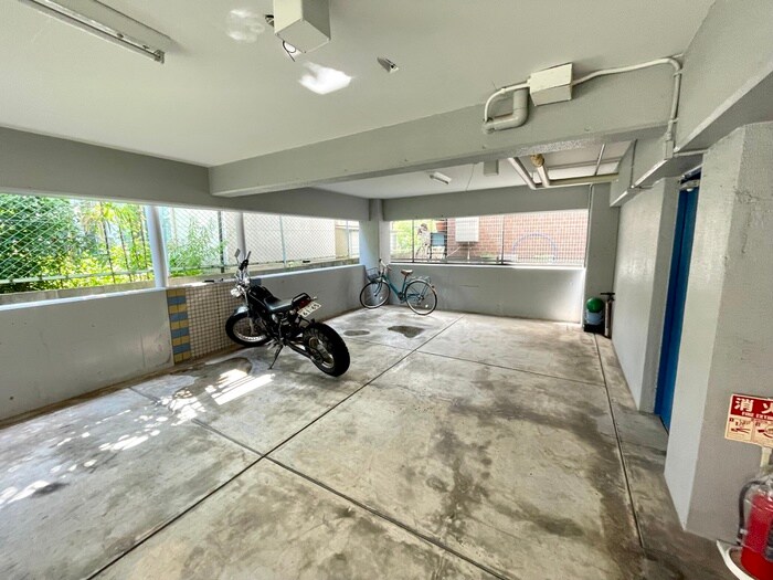 物件外観写真6　(駐輪場)