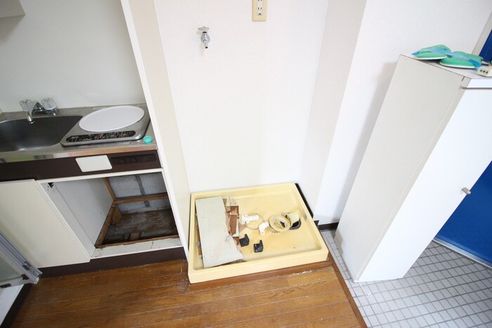 物件内観写真16　(洗濯機置場)