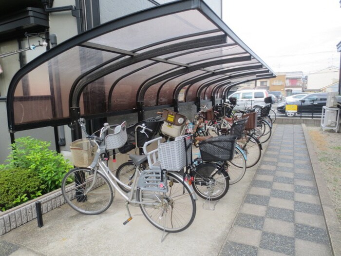 物件外観写真3　(駐輪場)