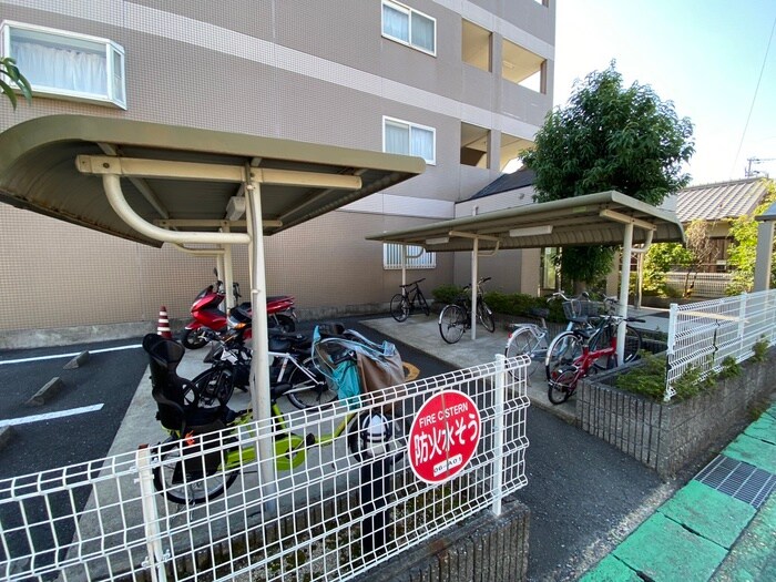 物件外観写真3　(駐輪場)