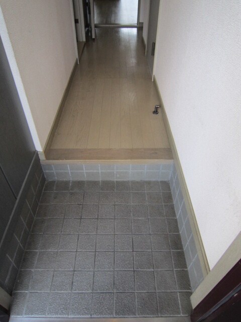 物件内観写真16　(玄関)