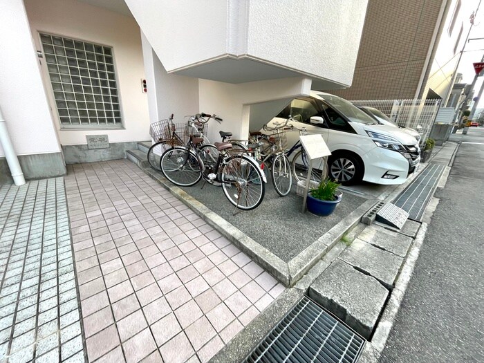 物件外観写真5　(駐輪場)