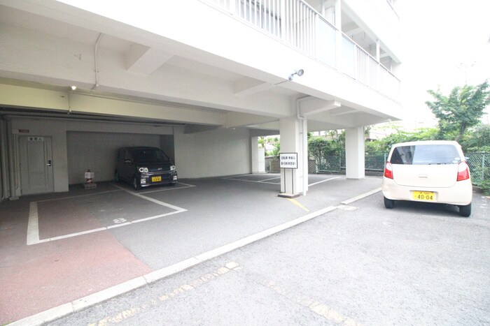 物件外観写真3　(駐車場)