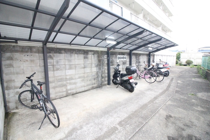 物件外観写真4　(駐輪場)