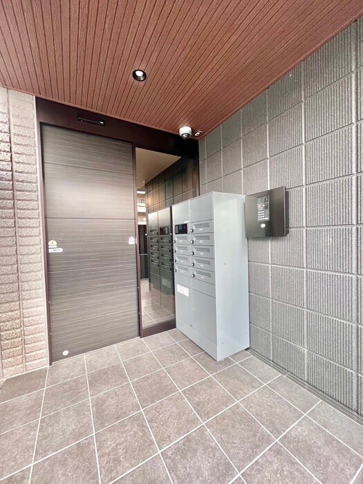 物件外観写真3　(エントランス部分)