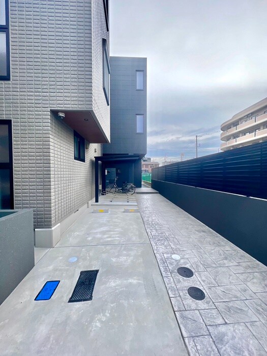 物件外観写真6　(エントランス部分)