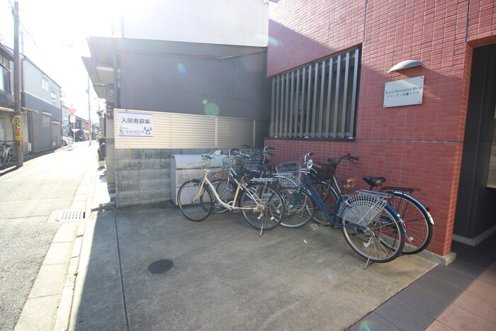 物件外観写真2　(駐輪場)