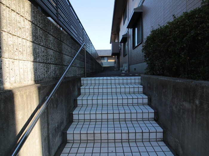 物件外観写真4　(エントランス部分)