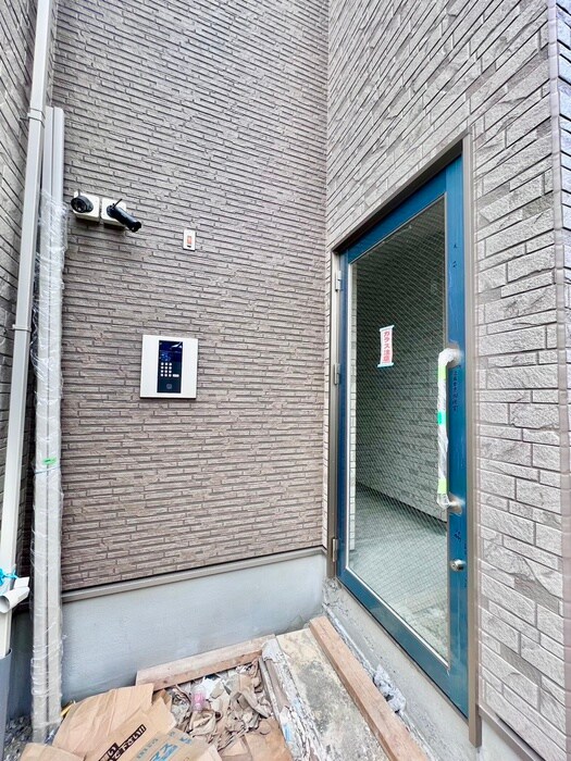 物件外観写真3　(エントランス部分)