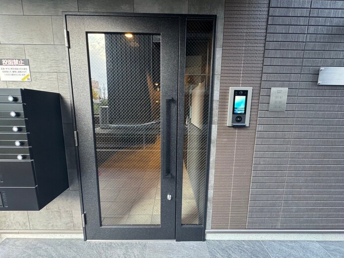 物件外観写真3　(エントランス部分)