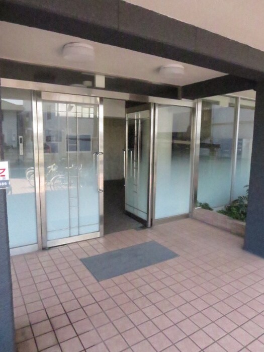 物件外観写真5　(エントランス部分)