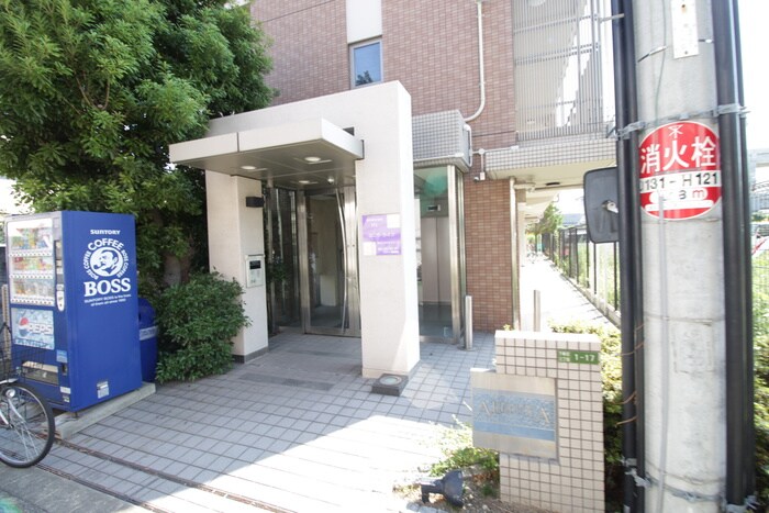 物件外観写真2　(エントランス部分)