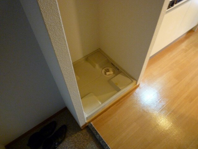 物件内観写真11　(洗濯機置場)