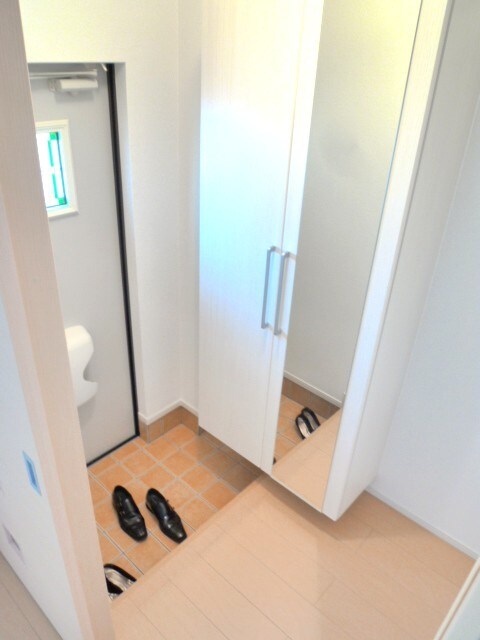 物件内観写真7　(玄関)