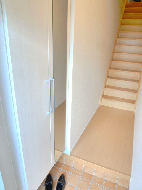 物件内観写真7　(玄関)