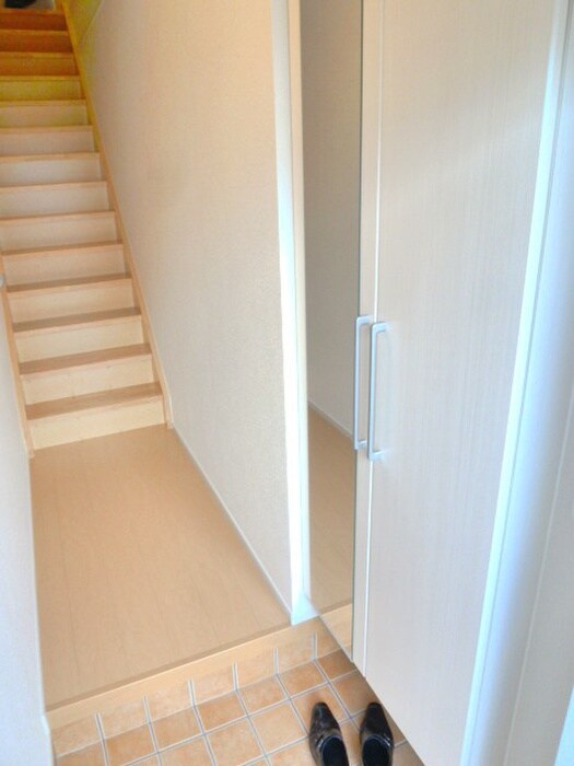 物件内観写真8　(玄関)