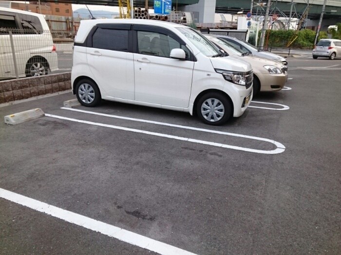 物件外観写真6　(駐車場)