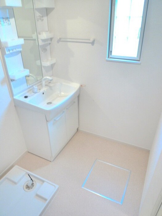 物件内観写真10　(洗濯機置場)