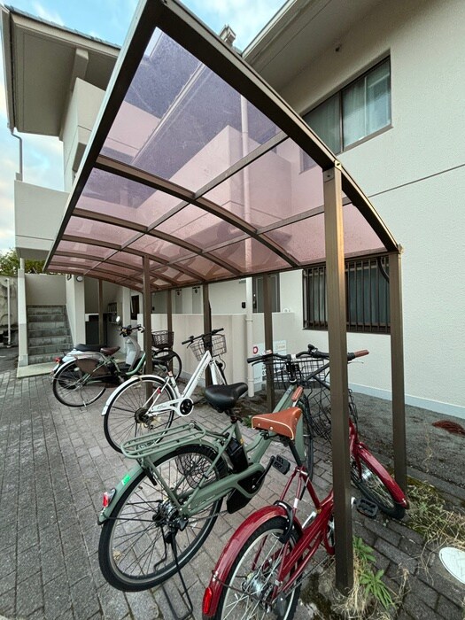 物件外観写真5　(駐輪場)