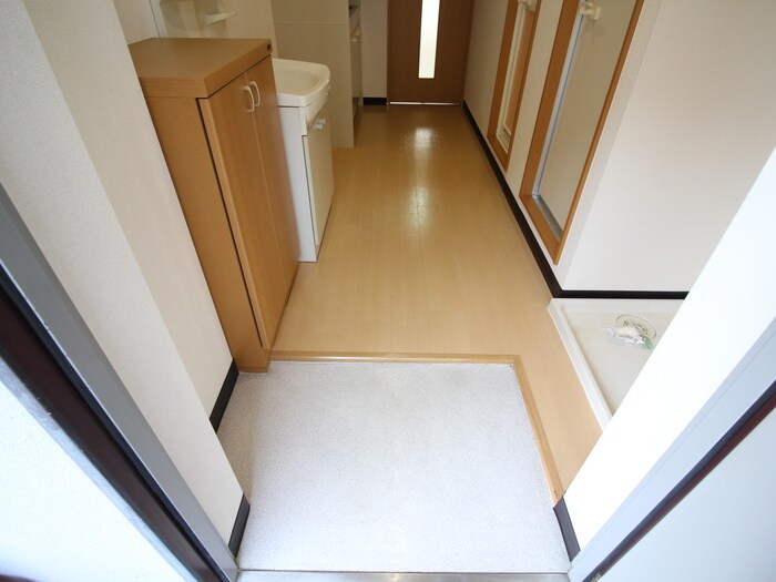 物件内観写真16　(玄関)