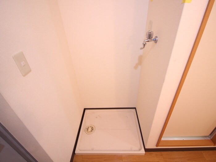 物件内観写真18　(洗濯機置場)